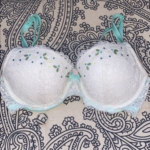 Victoria’s Secret White/Teal Bra 32C